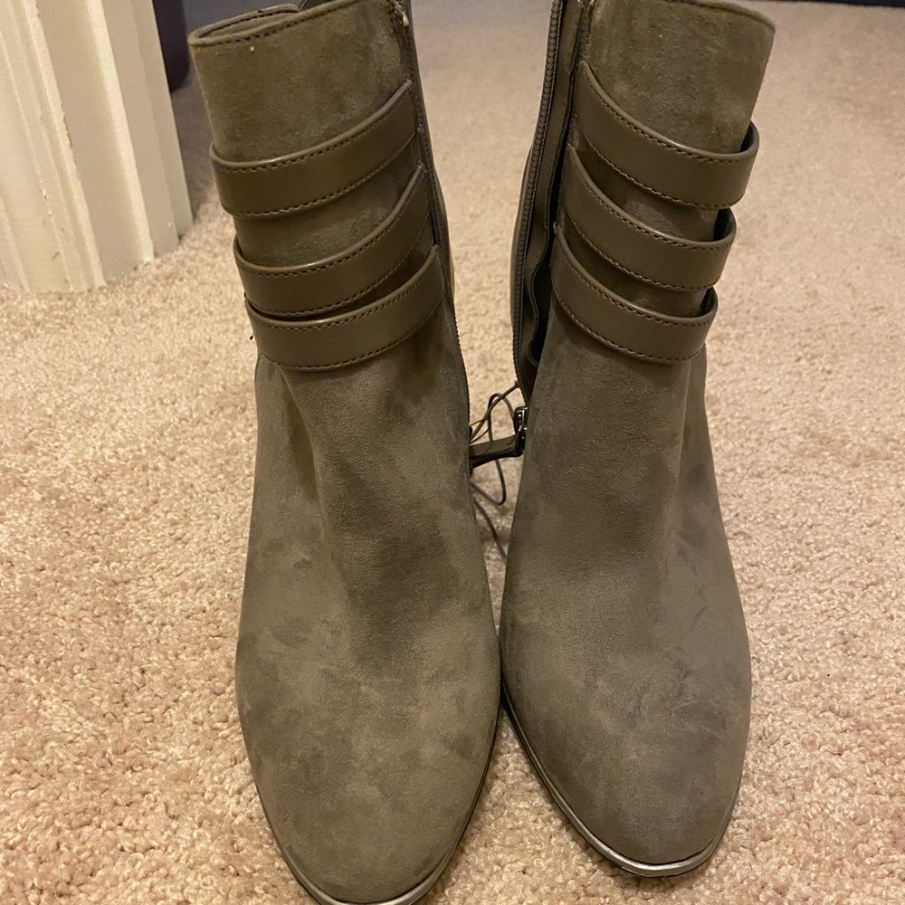 Brand new Sam & Libby heel boots size 10 color gray